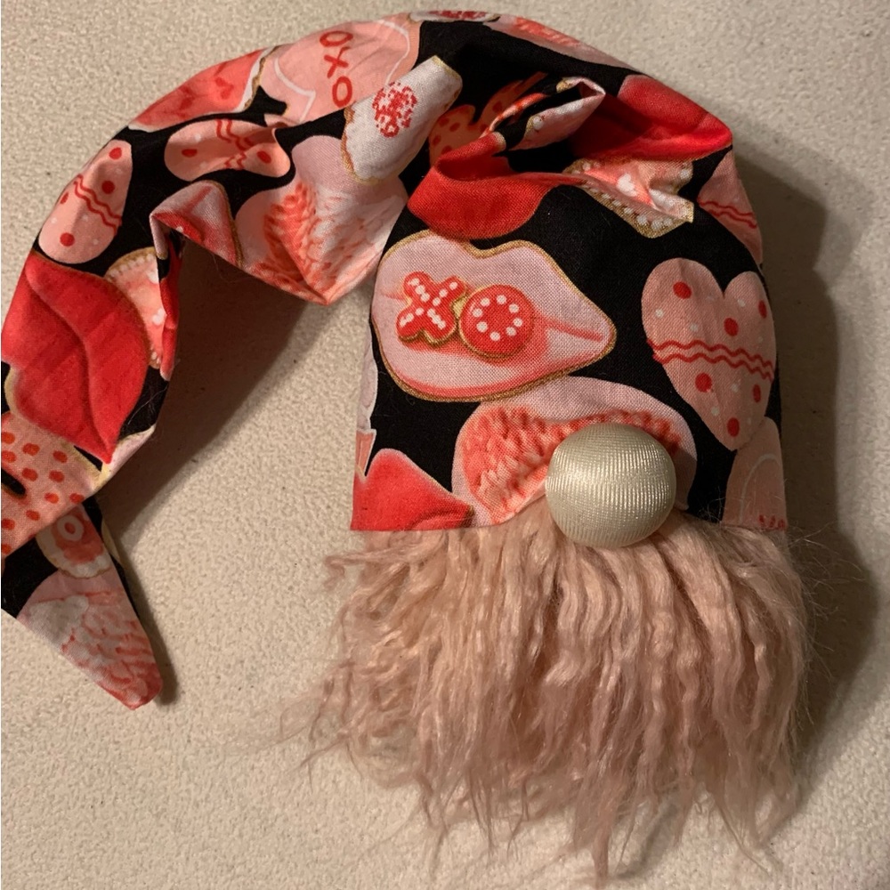 Valentine gnome